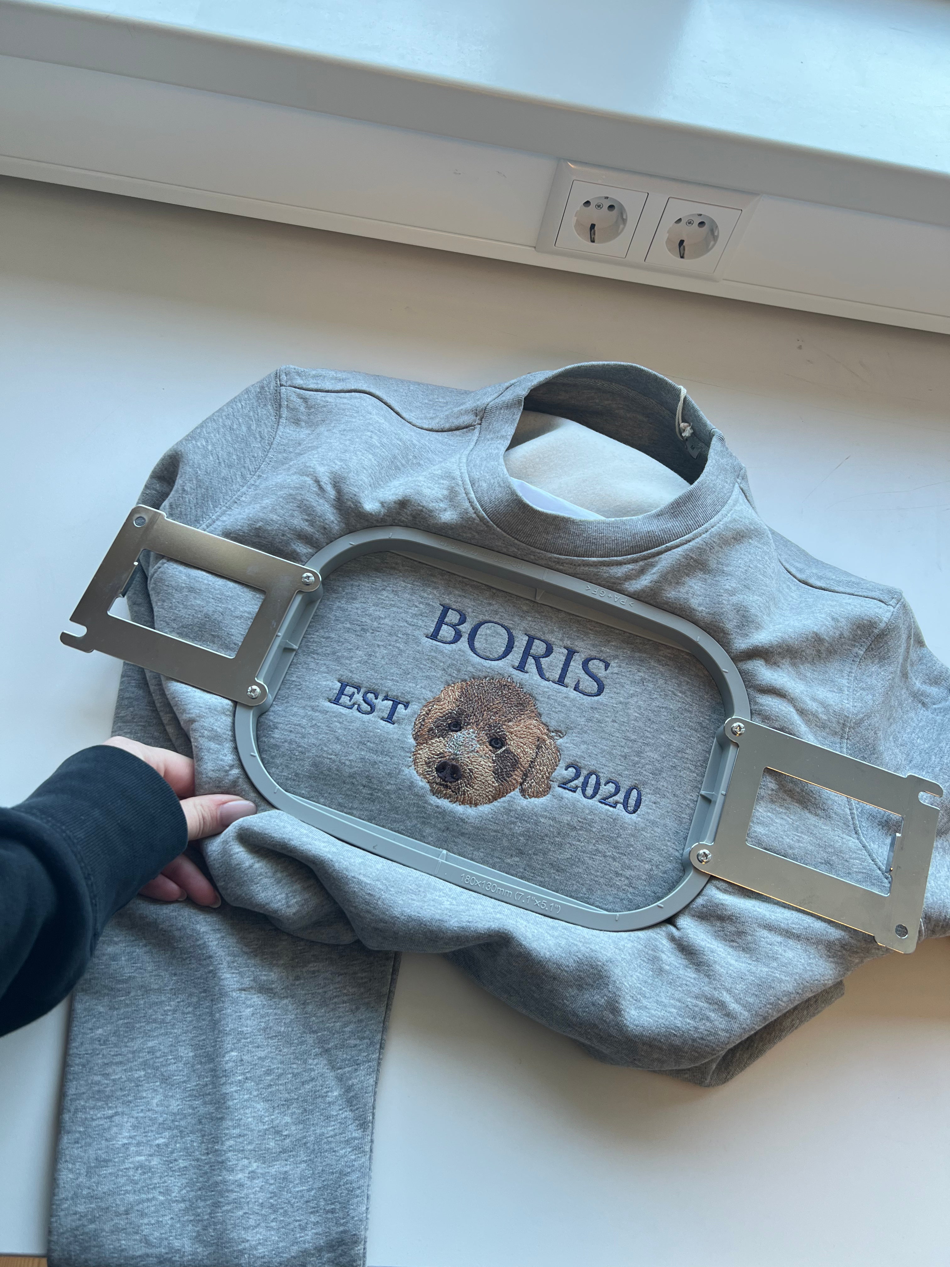 SWEATER MET HUISDIER BORDURING - Mijn Huisdier Cadeau