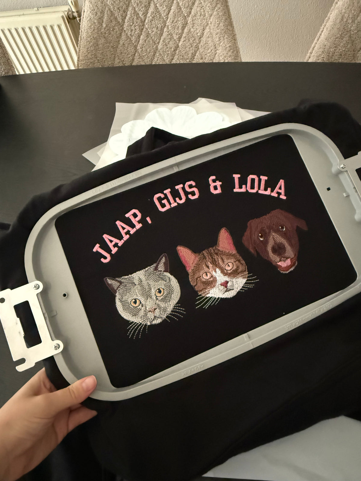 Gepersonaliseerde hoodie met drie geborduurde huisdieren