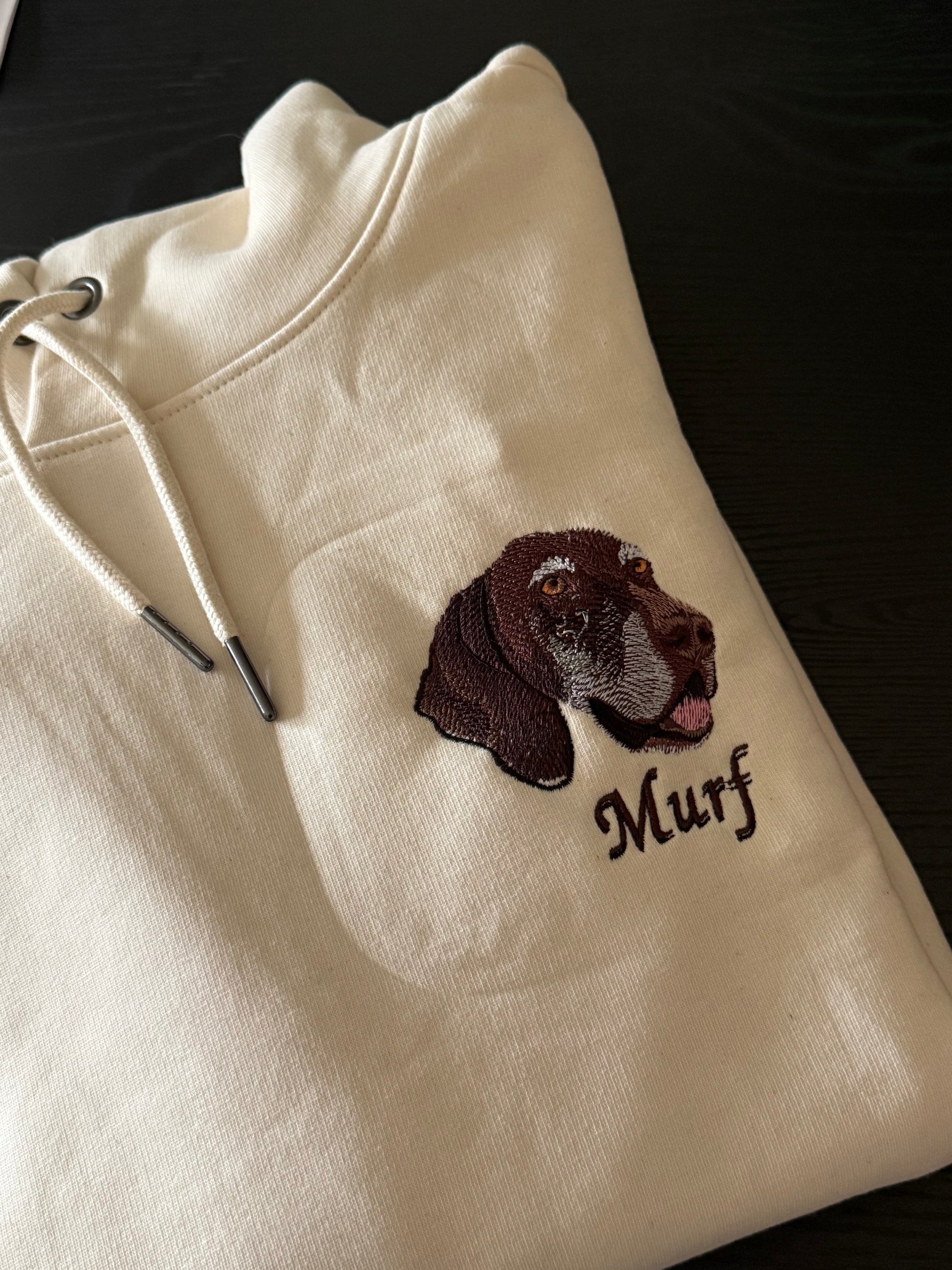 SWEATER MET HUISDIER BORST BORDURING