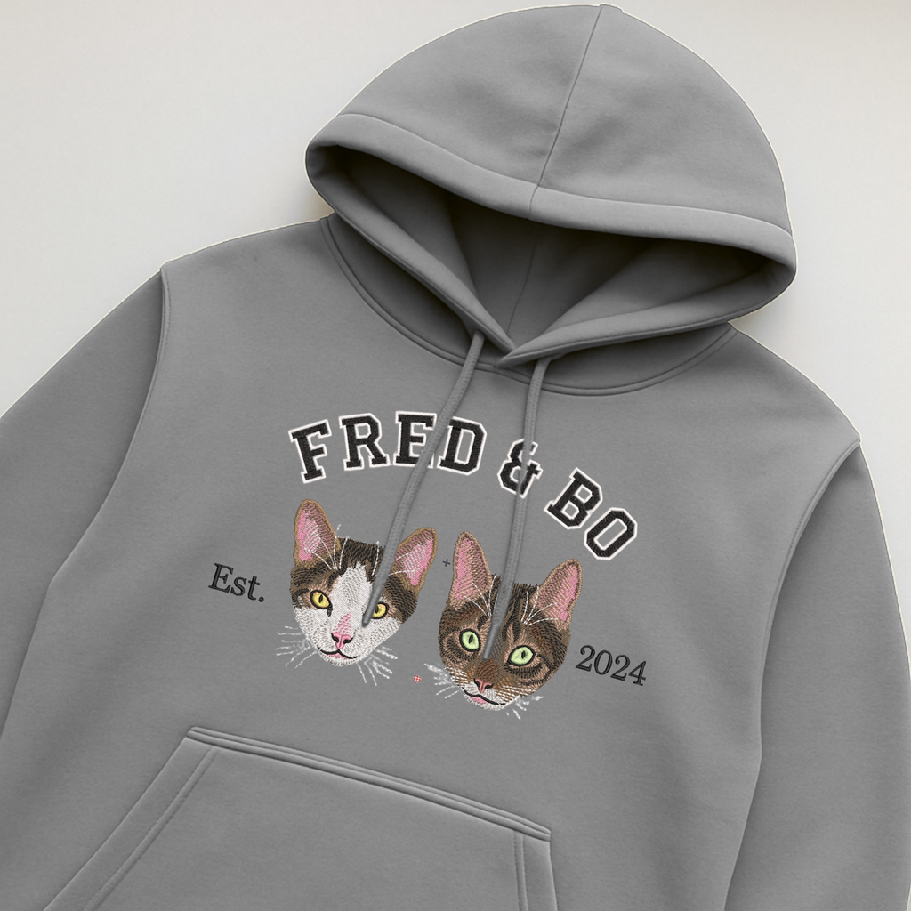 Gepersonaliseerde hoodie met vier geborduurde huisdieren